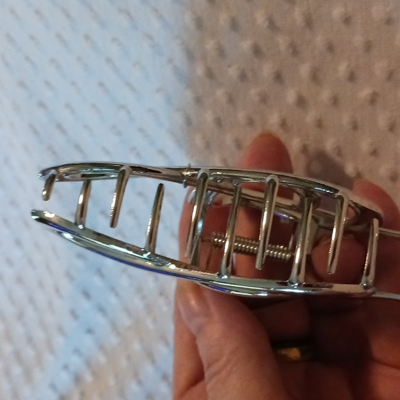 Treble Clef Hair Clip with Pearl Accents - Picture 4 of 8